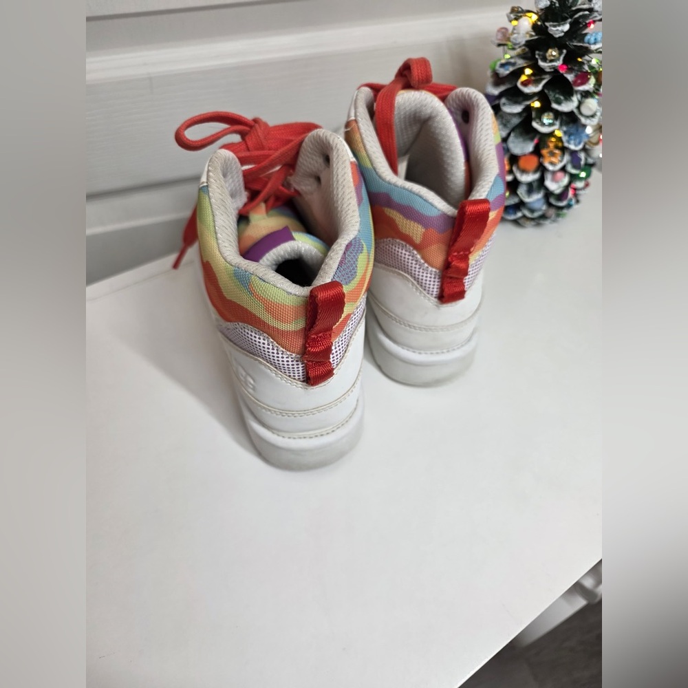 Ugg✨Pride Highland Hi Cali Collage Sneaker✨High Top Water Resistant•LIKE NEW• 9 - Picture 8 of 14